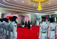 Bupati Kukuhkan 45 Anggota Paskibraka HST, Siap Kibarkan Merah Putih di HUT ke-80 RI