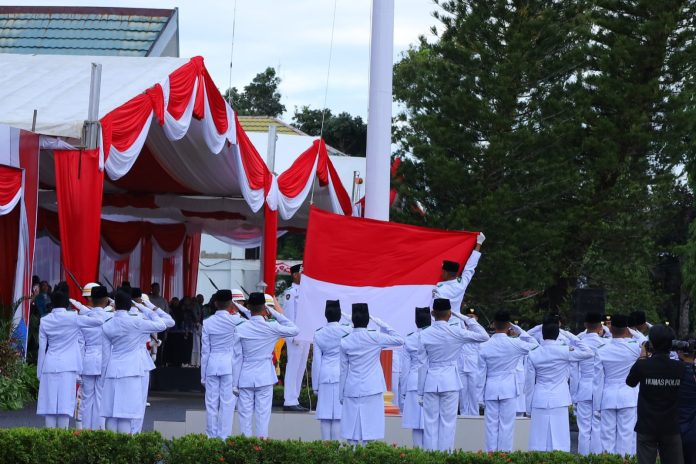 Penurunan Bendera HUT RI ke-80 di Pelaihari Penuh Khidmat