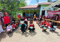 Lomba Estafet Tepung di Desa Pulantan Buat Warga Tertawa