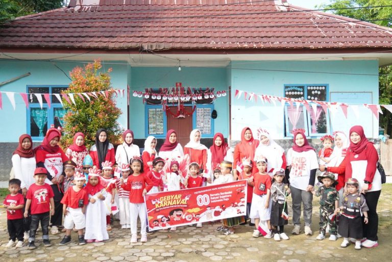 Meriah! Karnaval TPA Rumah Pintar Binaan PKK Tanah Bumbu Peringati HUT RI ke-80