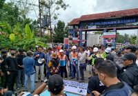 BREAKING NEWS! Ratusan Warga Geruduk Kantor PT Pelindo di Pelabuhan Basirih