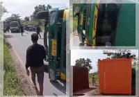 Tronton Terbalik di Tol Basirih Banjarmasin, Jalan Sempat Lumpuh Total!