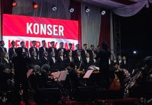 BUPATI HST BIKIN HARU Konser Kemerdekaan! Nyanyi “Kamu Gak Sendirian”, Bikin Warga Tersentuh