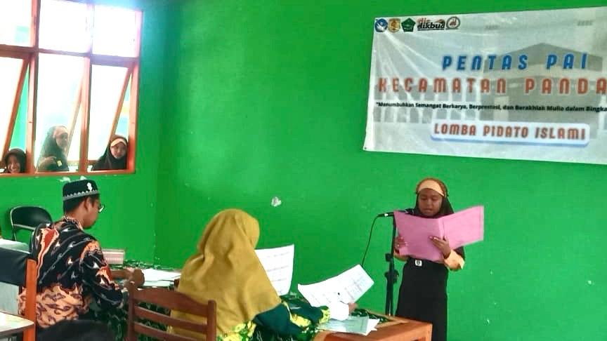 Penampilan salah satu siswa