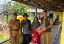 Pemkab Tanah Bumbu Salurkan Bantuan Logistik untuk Korban Terdampak Kebakaran di Desa Pulau Tanjung