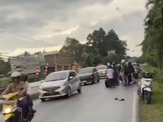 Awas Jalan Licin, Banyak Pengendara Terjatuh di Jalan A Yani km 28
