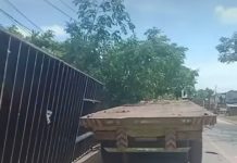 BREAKING NEWS Truk Kontainer Tabrak Depan SDN 1 Landasan Ulin Selatan di Pembataan