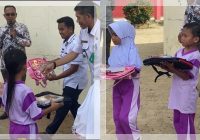 Kado Istimewa! Seluruh Siswa SDN Pulantan Balangan Dapat Perlengkapan Sekolah Baru