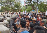 BREAKING NEWS! Ratusan Warga Adat Kepung Kantor Gubernur, Tolak Taman Nasional Meratus