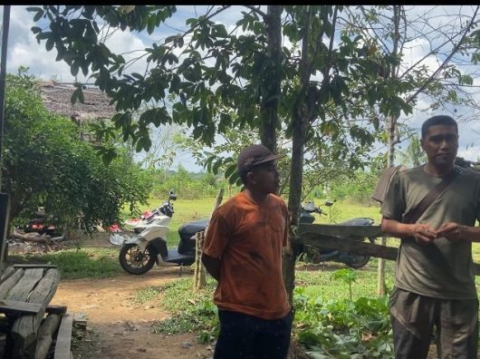 Kapolsek Awayan dan Kades Pulantan Sambangi Rumah Tak Layak Huni Warga Ber-KTP Pulantan di Awayan Hilir