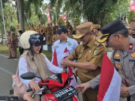 Usung Semangat Persatuan, Kesbangpol Tanah Laut Bagikan Bendera