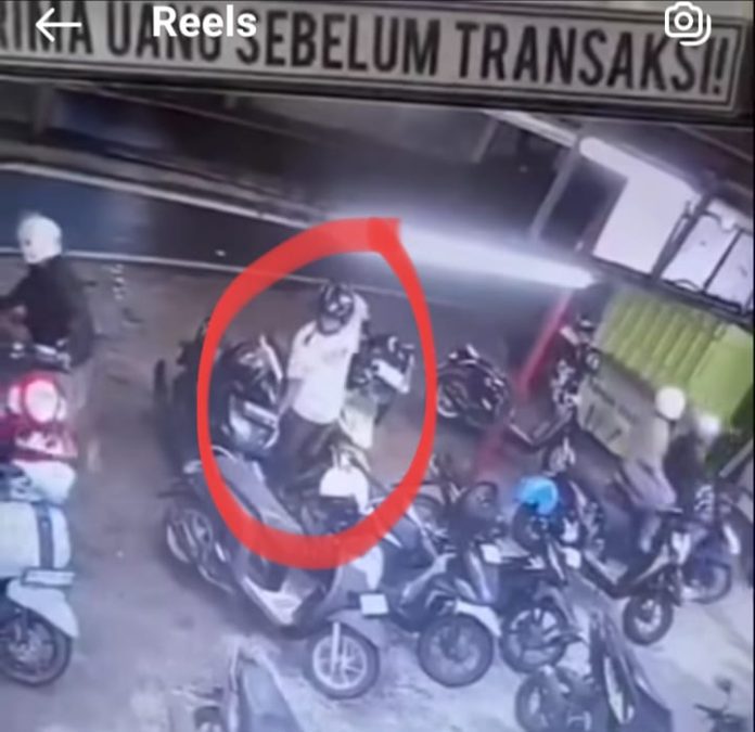 Waspada Maling Curi HP Disimpan di Dashboard Sepeda Motor Beraksi di Sungai Jingah Banjarmasin
