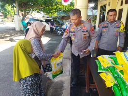 Polri Peduli Stabilitas Pangan: Polsek Bati-Bati Gelar Operasi Pasar Beras Murah untuk Warga