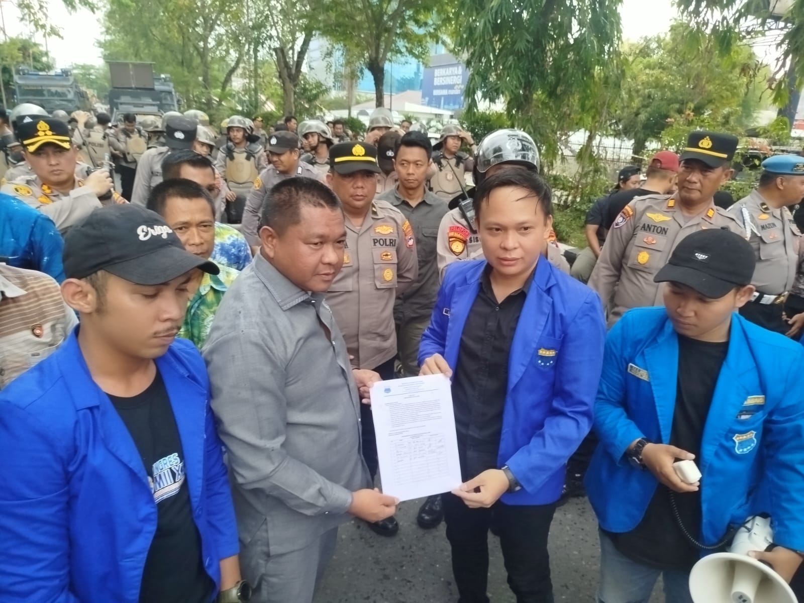 DPRD Kalsel Janji Tindaklanjuti Tuntutan PMII Soal Larangan Angkutan Batu Bara dan Sawit di Jalan Umum