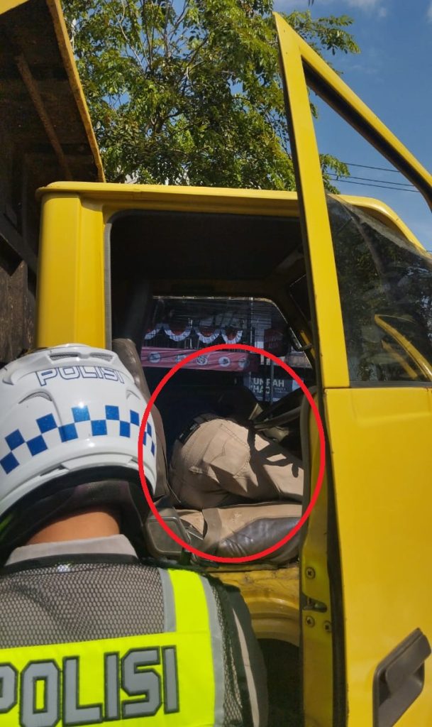 Diduga Serangan Jantung, Sopir ini Meninggal Dunia Saat Kemudikan Truk di Banjarmasin