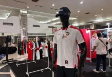 Jersey merah timnas voli jadi buruan suporter