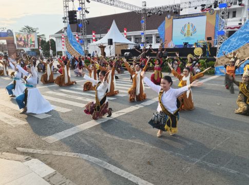Festival Pawai Budaya dan Seni Banjarbaru 2025 Resmi Dimulai, Panggung Seni Hingga UMKM Gratis untuk Warga
