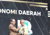 Berkat Kredit Tabalong Smart, Bupati Tabalong Raih Pemimpin Daerah Award 2025 Kategori Pembangunan Ekonomi Daerah