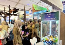Wah Bisa Main Mesin Capit di Stan DPMPTSP di Kalsel Expo