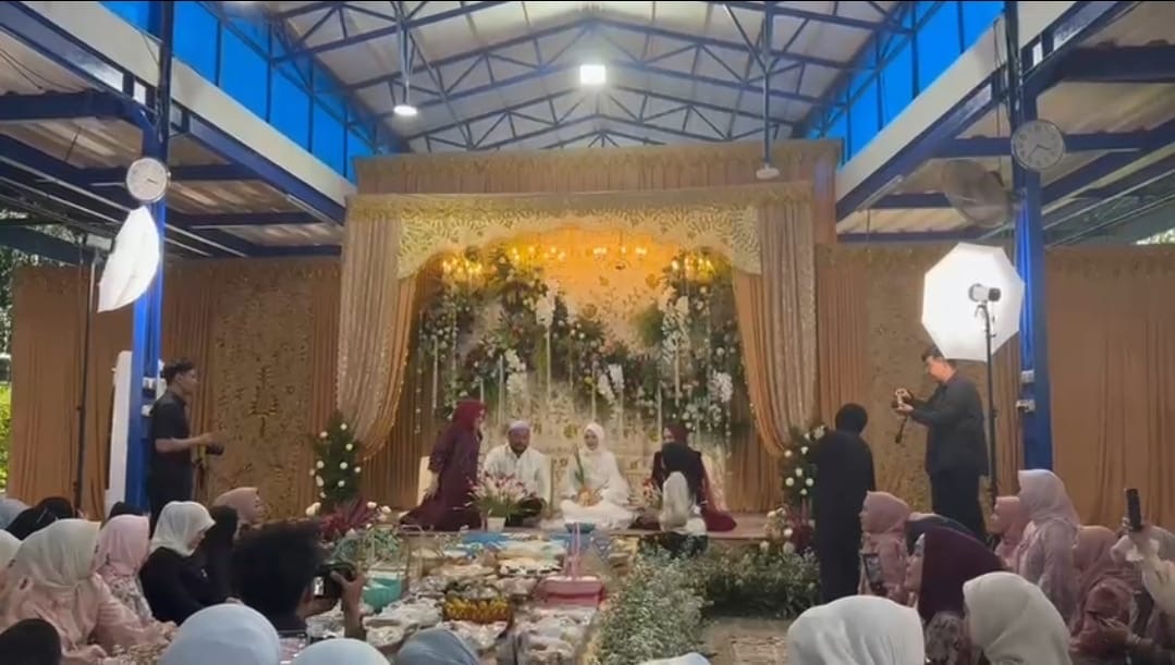 Lestarikan Tradisi Banjar, Menantu Gubernur Kalsel Gelar Ritual Mandi-mandi 7 Bulanan Hamil Anak Pertama