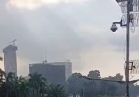 Aksi Massa Penuhi Depan Gedung DPR RI Sabtu Sore, Tuntut Suara Rakyat Didengar!
