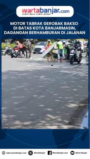 VIDEO - Motor Tabrak Gerobak Bakso di Batas Kota Banjarmasin, Dagangan Berhamburan di Jalanan