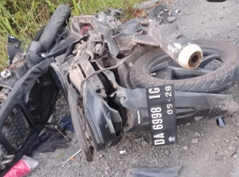 Pengendara Sepeda Motor Tewas di Awang Sungai Tungkit