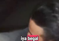 Viral Begal Nekat Bergelantung di Pintu Truk