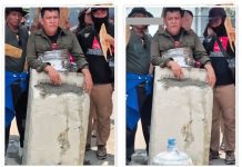 VIRAL! Peserta Demo Hari Tani di Jakarta Nekat Cor Setengah Badan, Netizen Heboh: "Semangat Pak!"