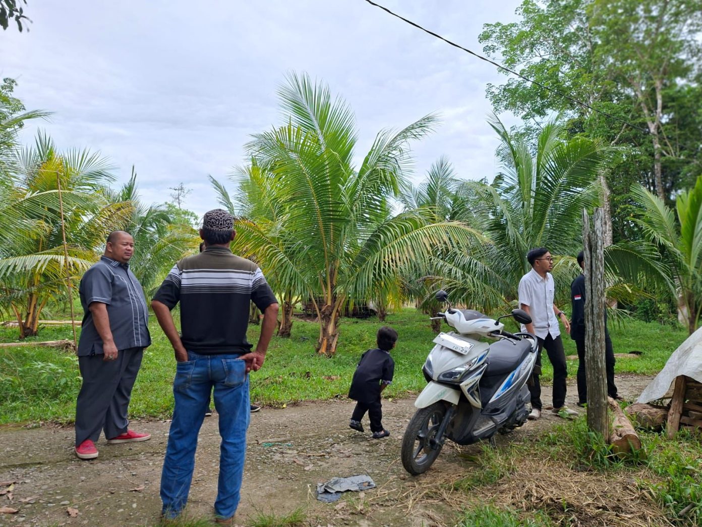 Jalan Rusak Hambat Ekonomi dan Pendidikan, Warga Ilung Desak Perbaikan Jalan ke Maringgit