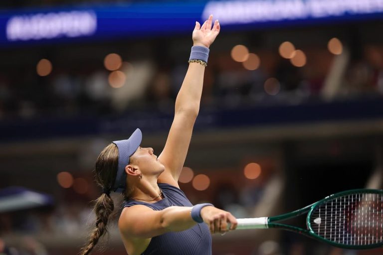 Naomi Osaka atau Karolina Muchova? Ini Lawan yang Lebih Berbahaya untuk Anisimova di Semifinal