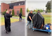 WADUH SEGITUNYA! Pemindahan Boneka Annabelle dari Museum Warren Sampai Dikawal Pendeta, Netizen Nyinyir