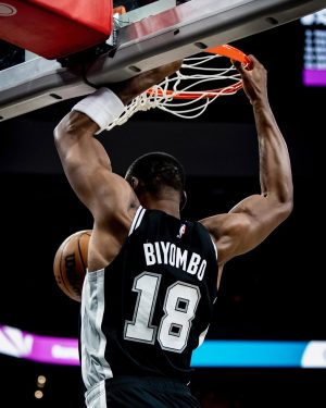 Bismack Biyombo Kembali Perkuat San Antonio Spurs untuk Musim ke-15 di NBA