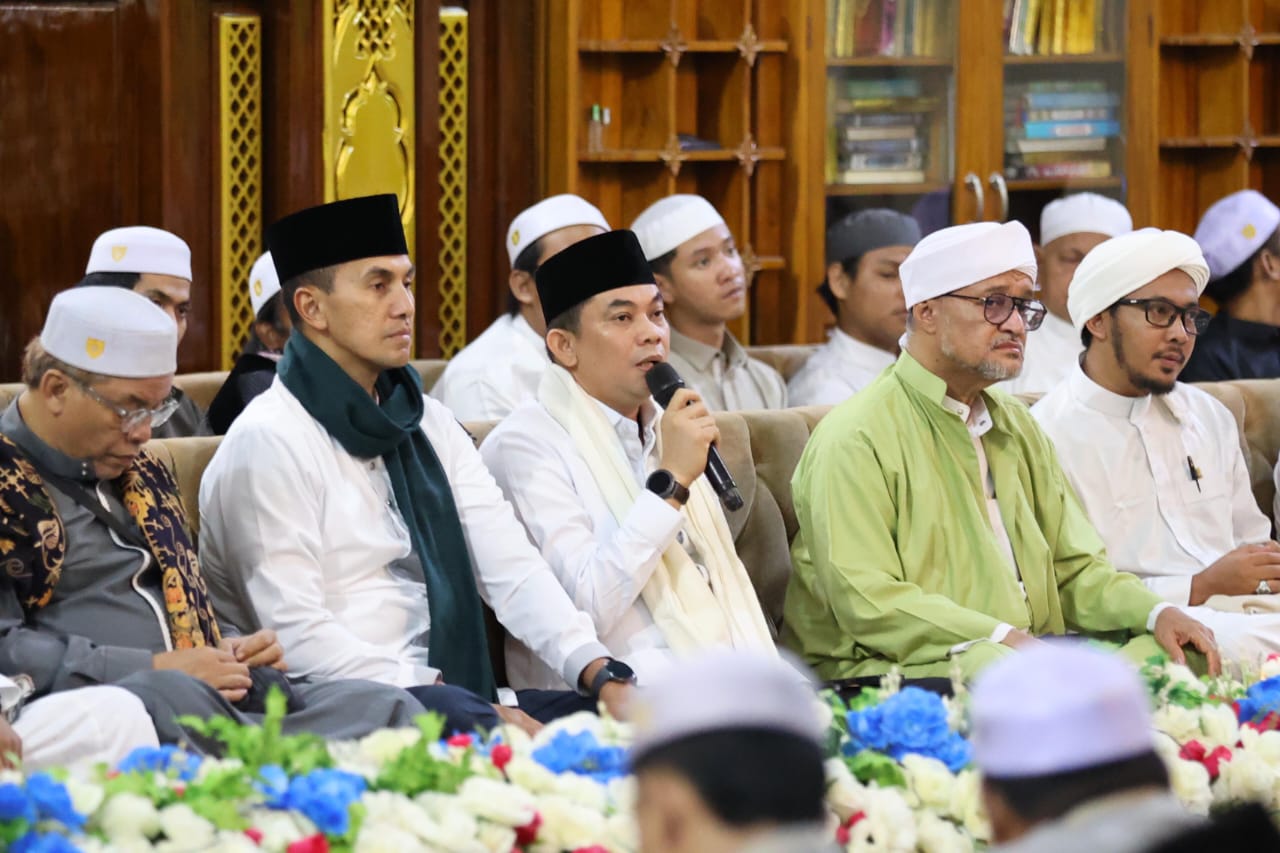 Ribuan Jamaah Tumpah Ruah! Bupati Andi Rudi Sambut Ulama Besar Hadhramaut di Peringatan Maulid Nabi di Tanah Bumbu