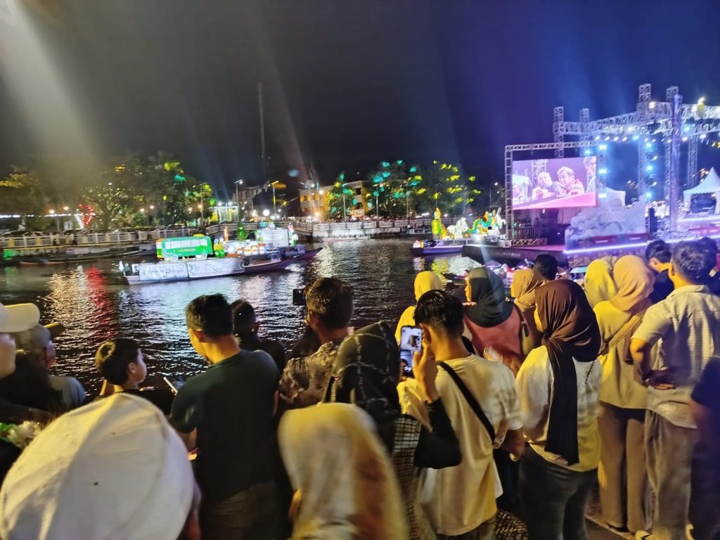 SUNGAI MARTAPURA BERKILAU! Festival Jukung Hias Tanglong 2025 Banjarmasin Pecah Rekor Antusiasme Warga
