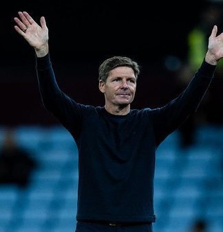 Glasner Tegaskan Tidak Pernah Ancam Mundur Jika Guehi ke Liverpool
