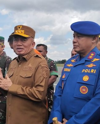Gubernur Muhidin : Ada Warga Lihat Helikopter Berasap Terbang Rendah