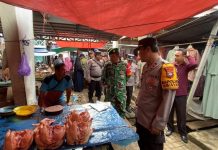 Patroli Cipta Kondisi, Polsek Awayan Sisir Pasar Bersama Koramil dan Linmas