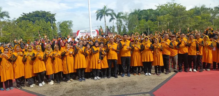 300 Orang Lansia Ikuti Lomba Senam Kebugaran di Halaman Pendopo Bersinar Tanjung