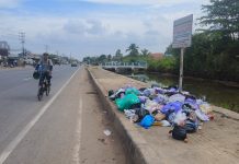 Plang Larangan Buang Sampah di Trotoar Handil Bakti Justru Jadi Lokasi Tumpukan Sampah