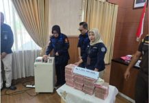 Kejari Batola Serahkan Uang Pengembalian Kerugian Negara dalam Perkara Korupsi PT BPR Batola