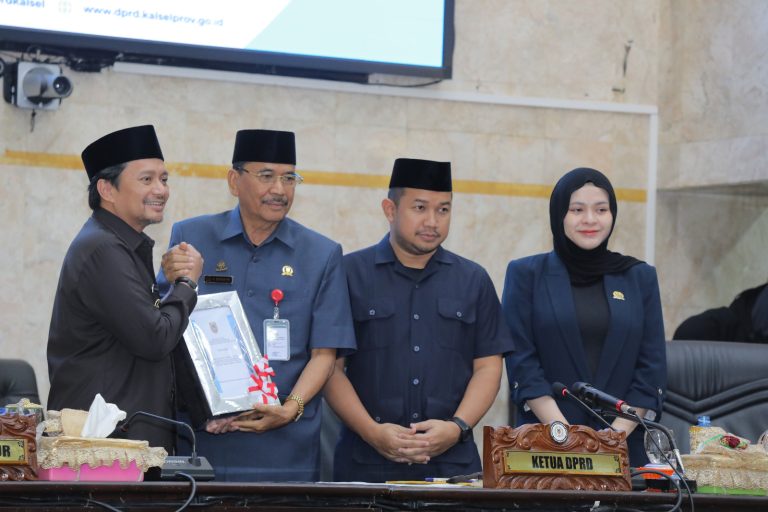 Tanggapan Tiga Raperda di Rapat Paripurna DPRD Kalsel Disampaikan Wagub Kalsel