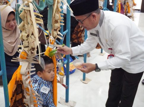 Ratusan Anak Ikuti Tradisi Baayun Maulid di Kabupaten Banjar