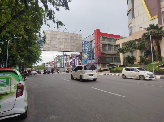 Bando Reklame Ilegal Masih Berdiri Kokoh di Jalanan Kota Banjarmasin