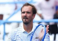 Medvedev Taklukkan Zverev dan Catat Semifinal ke-60, Tantang Tien di Beijing