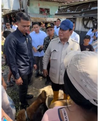 Prabowo Temui Warga Terdampak Banjir Bali, Anjing Penyelamat Tuannya Jadi Sorotan