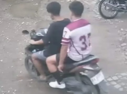 Pencuri Sepeda Motor di Menara Futsal Banjarmasin Terekam CCTV