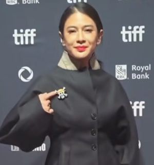Viral Dian Sastro Pamer Pin One Piece Saat Hadiri TIFF ke-50