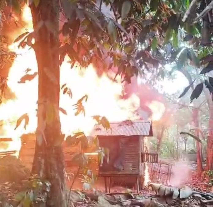 Sebuah Gudang Terbakar di Padang Panjang