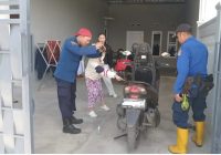 Duh Warga Temukan Ular Kobra di Sepeda Motor di Jalan Bumi Berkat